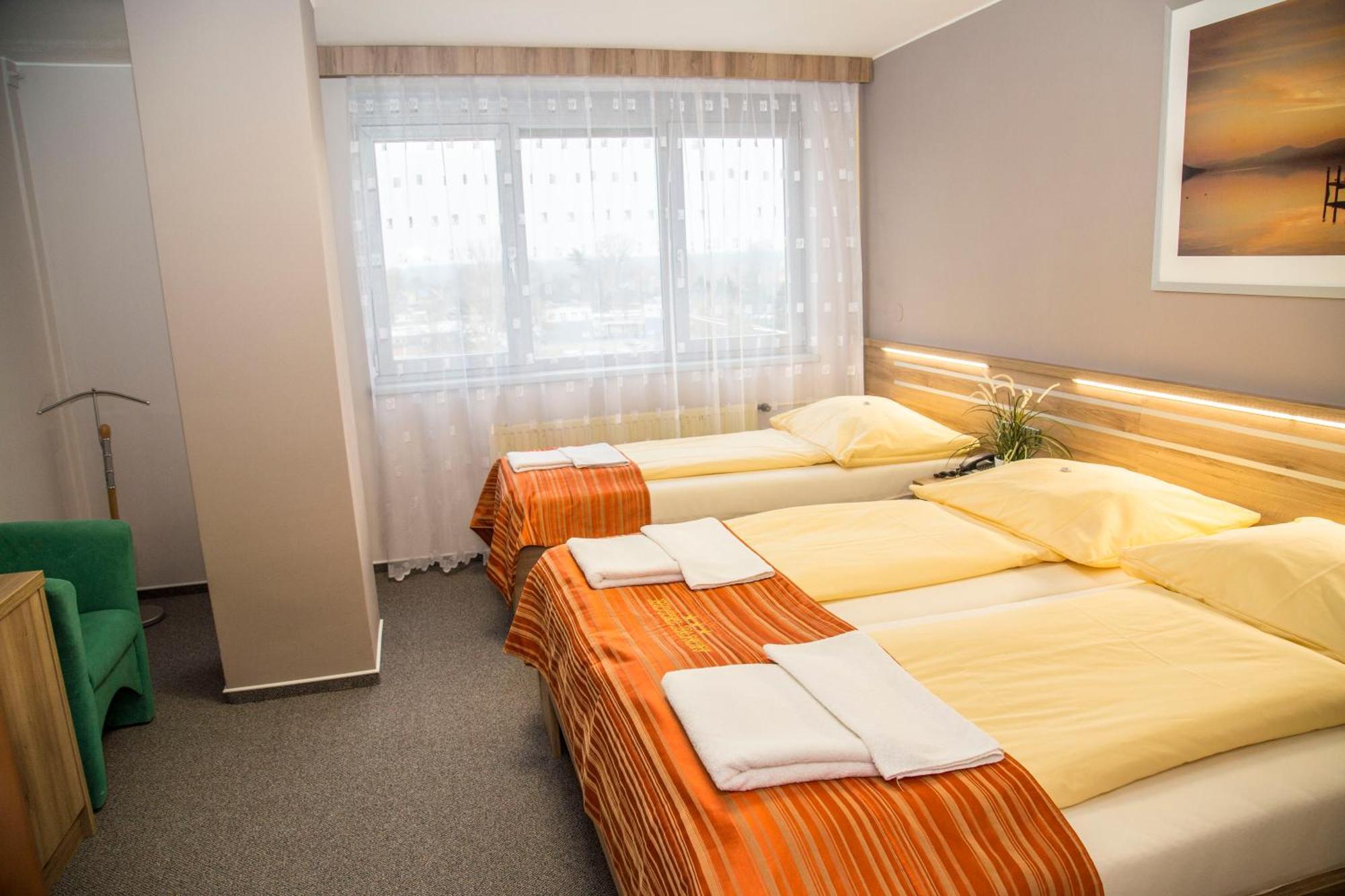 Hotel Panon Hodonin Exterior photo