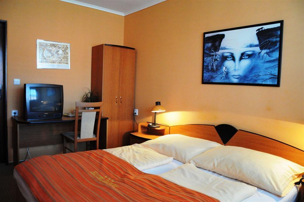 Hotel Panon Hodonin Exterior photo