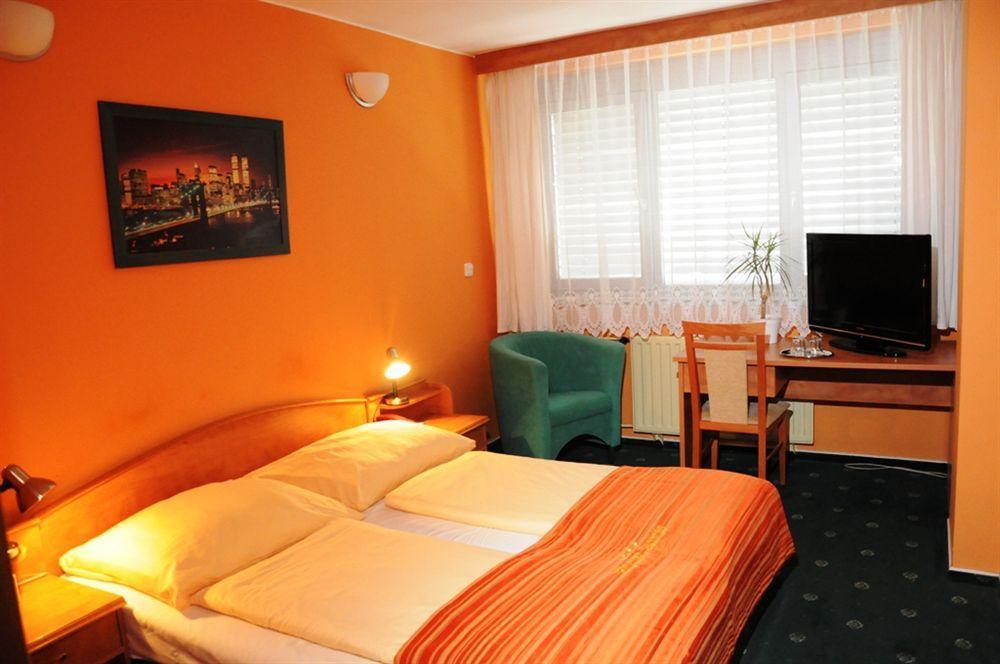 Hotel Panon Hodonin Exterior photo