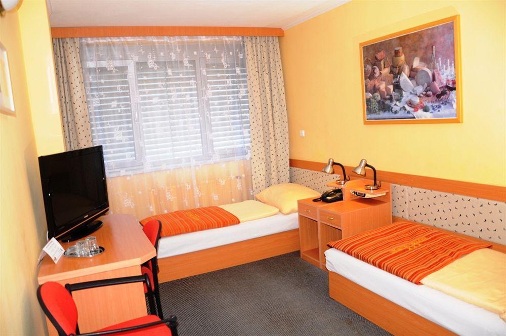 Hotel Panon Hodonin Exterior photo