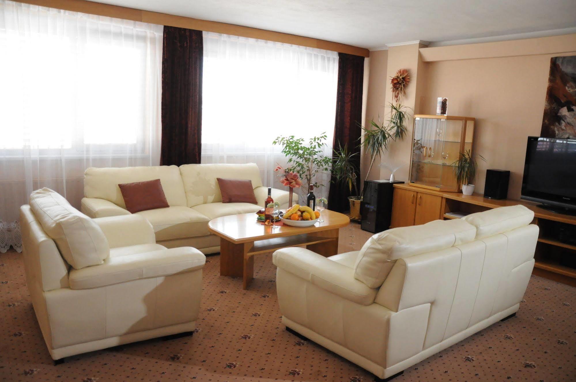 Hotel Panon Hodonin Exterior photo