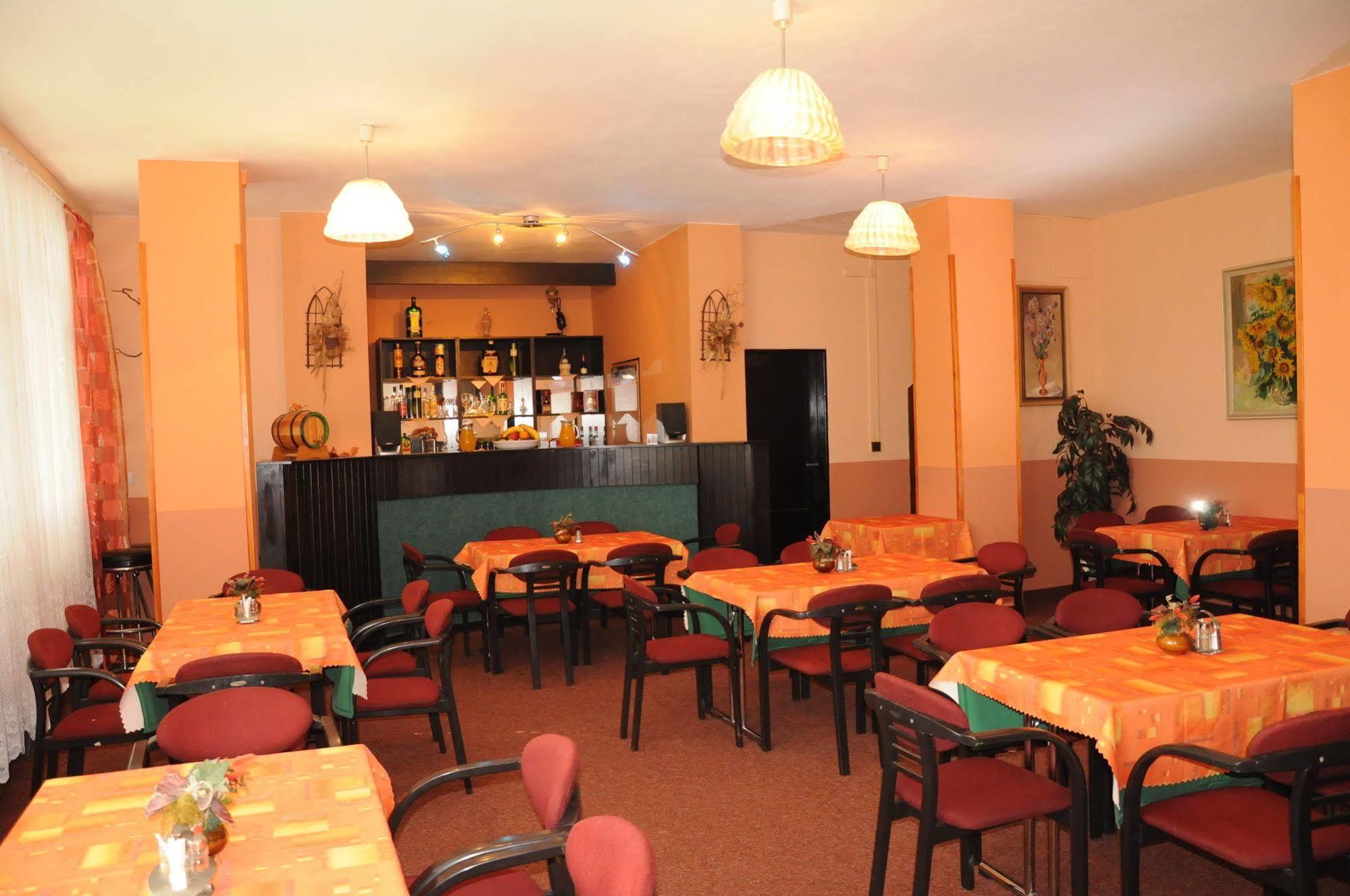 Hotel Panon Hodonin Exterior photo